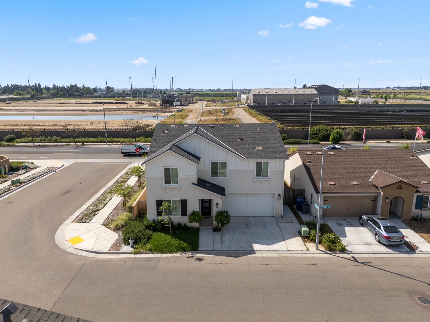 1617 North Filbert Avenue Fresno, CA 93727 - Photo 35 of 45 a view of a terrace with a terrace