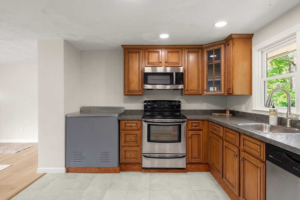 67 Roslyn Road Brockton, MA 02302 - Photo 12 of 32