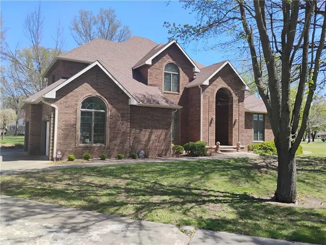 $550,000 | 724 Village Drive, Girard, KS 66743