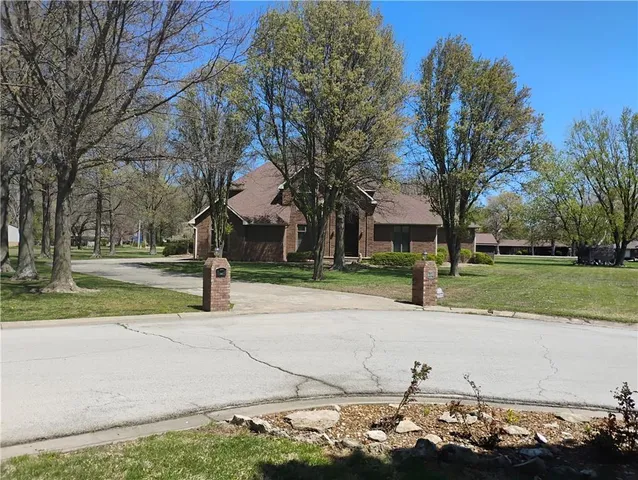 $550,000 | 724 Village Drive, Girard, KS 66743