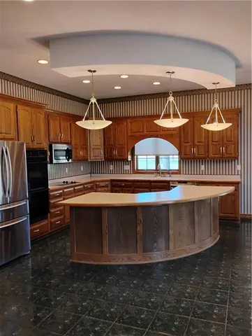 $550,000 | 724 Village Drive, Girard, KS 66743