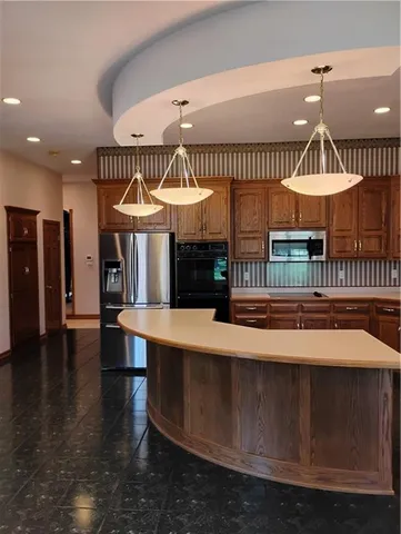 $550,000 | 724 Village Drive, Girard, KS 66743