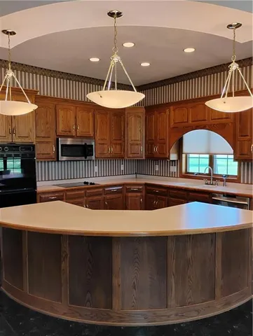 $550,000 | 724 Village Drive, Girard, KS 66743