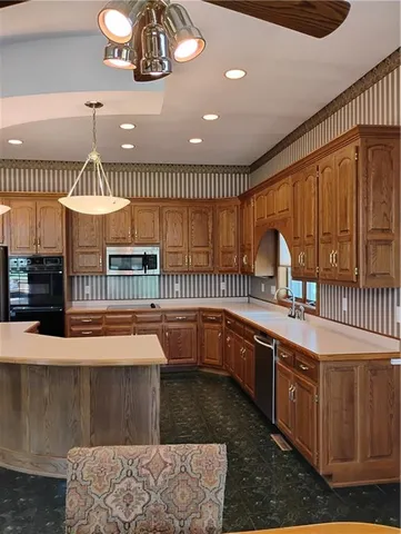 $550,000 | 724 Village Drive, Girard, KS 66743