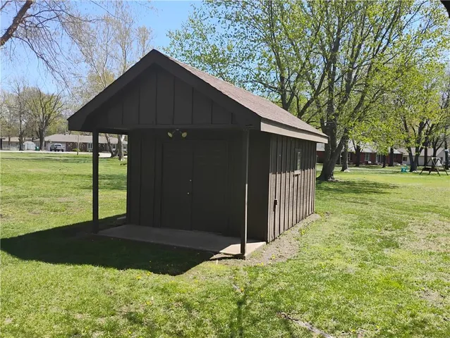 $550,000 | 724 Village Drive, Girard, KS 66743