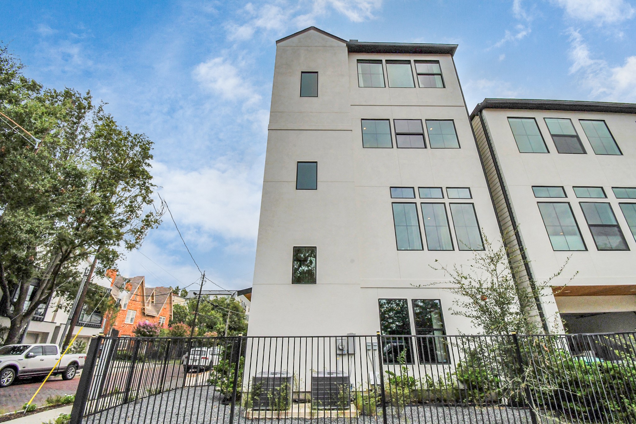 2303 Yupon Street Houston, TX 77006 - Photo 5 of 48