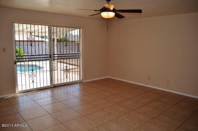 2333 West Cheery Lynn Road Phoenix, AZ 85015 - Photo 5 of 17 living room3