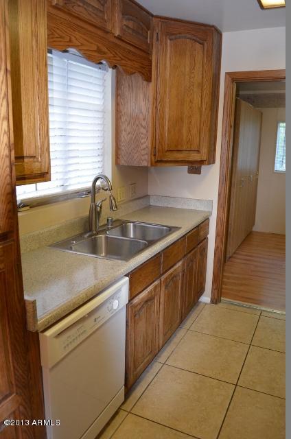 2333 West Cheery Lynn Road Phoenix, AZ 85015 - Photo 7 of 17 kitchen2