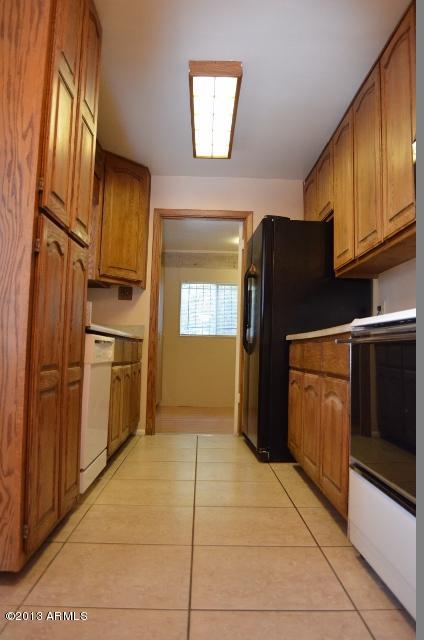 2333 West Cheery Lynn Road Phoenix, AZ 85015 - Photo 8 of 17 kitchen1