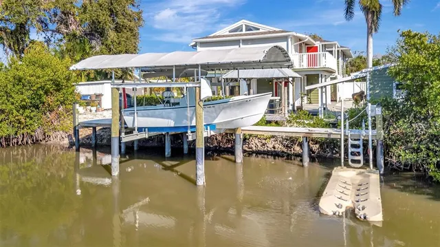 $890,000 | 1841 Bayshore Drive, Terra Ceia, FL 34250