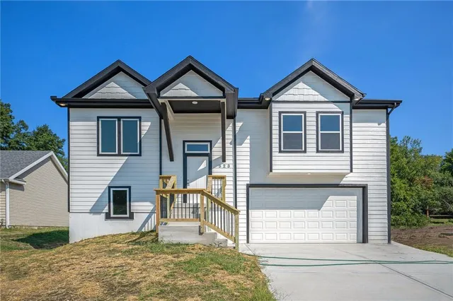 $375,000 | 523 Hawthorne Street, Smithville, MO 64089