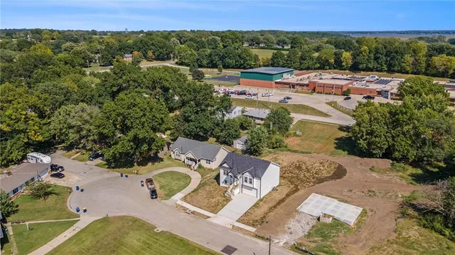 $375,000 | 523 Hawthorne Street, Smithville, MO 64089