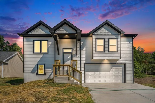 $375,000 | 523 Hawthorne Street, Smithville, MO 64089