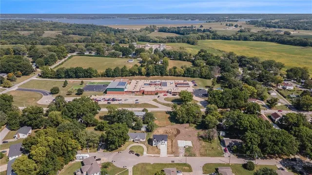 $375,000 | 523 Hawthorne Street, Smithville, MO 64089