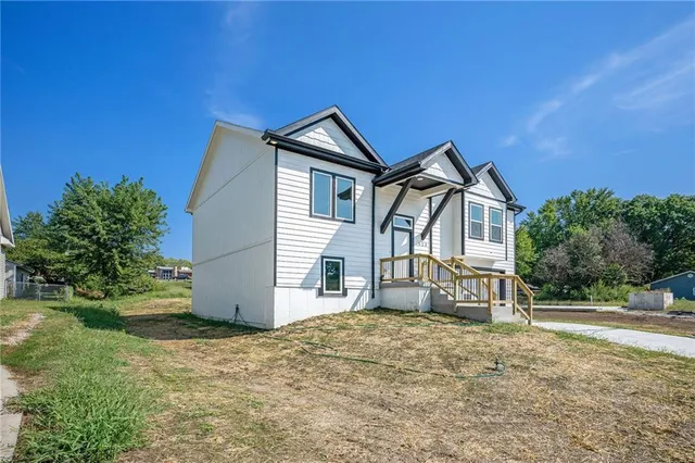 $375,000 | 523 Hawthorne Street, Smithville, MO 64089