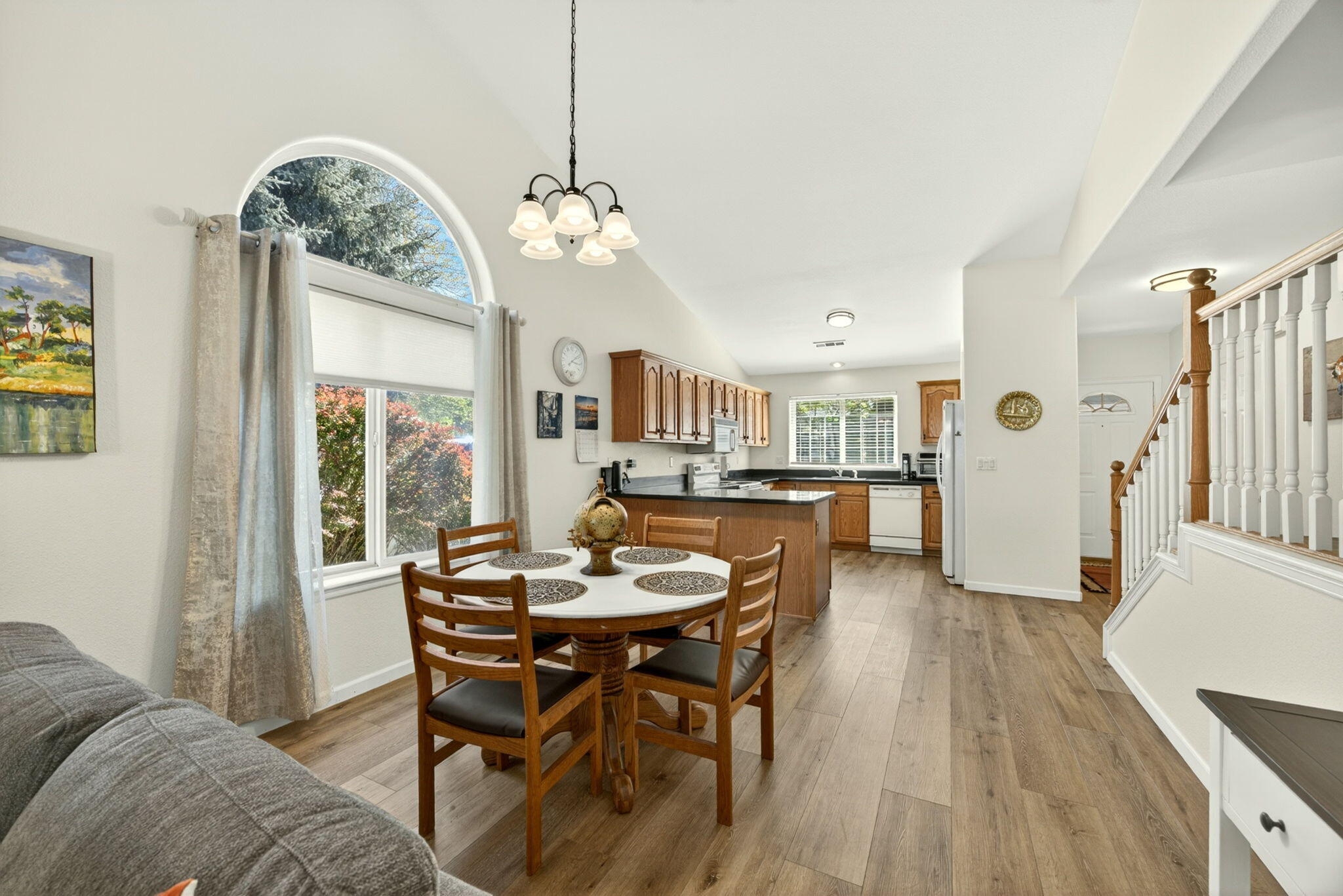 1224 North Modoc Avenue, Unit 33 Medford, OR 97504 - Photo 12 of 31 12-Dining (2)