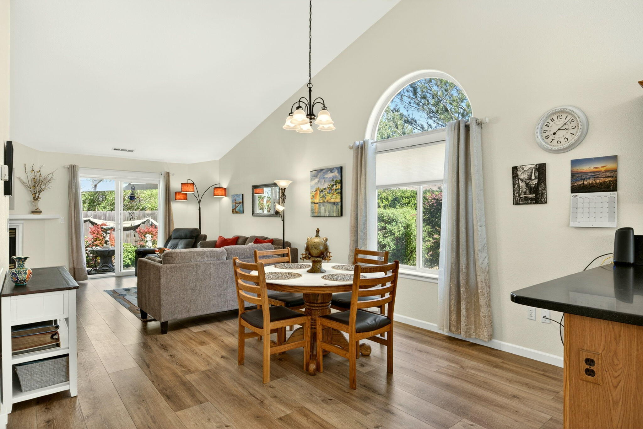 1224 North Modoc Avenue, Unit 33 Medford, OR 97504 - Photo 13 of 31 13-Dining