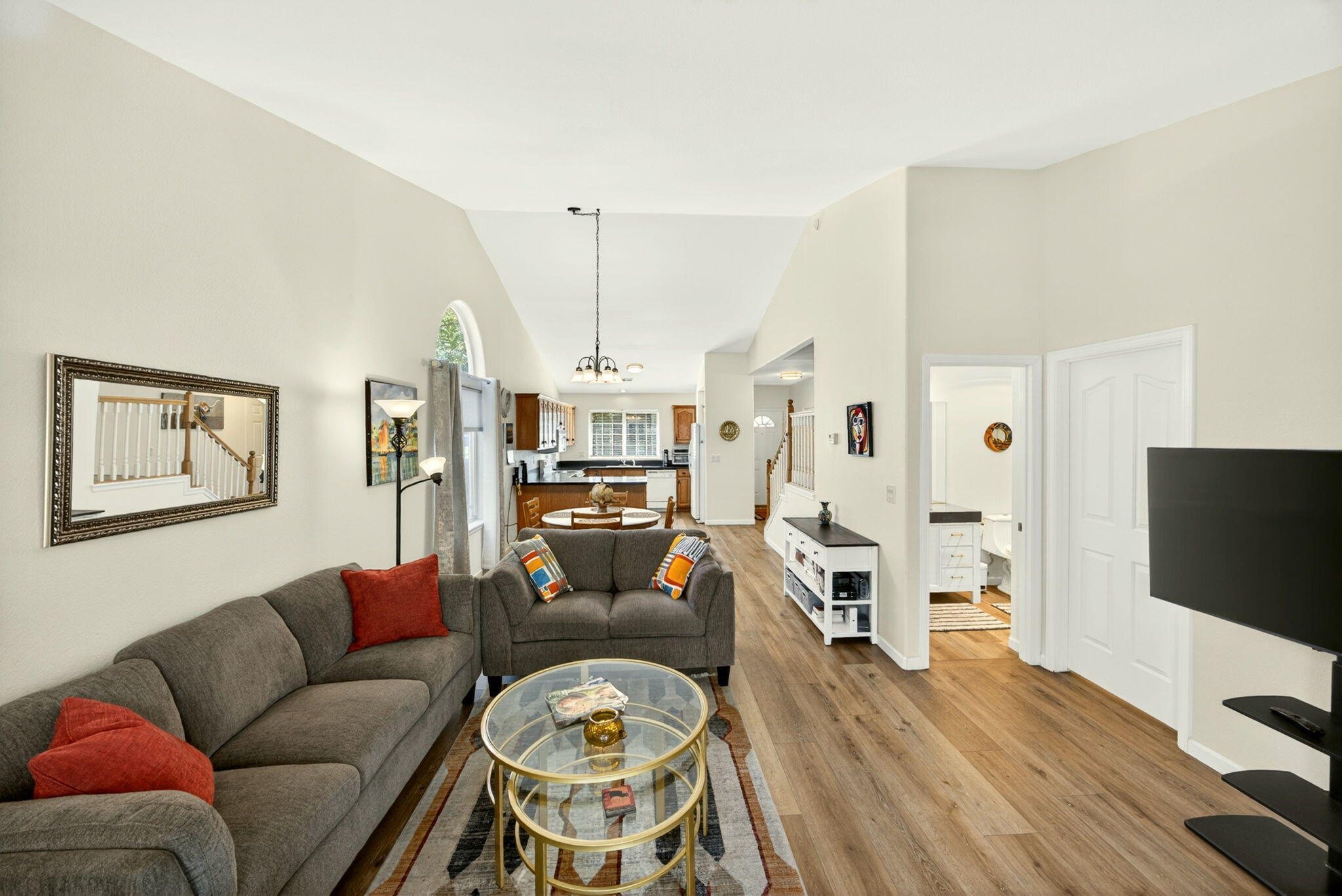 1224 North Modoc Avenue, Unit 33 Medford, OR 97504 - Photo 16 of 31 16-Living Room