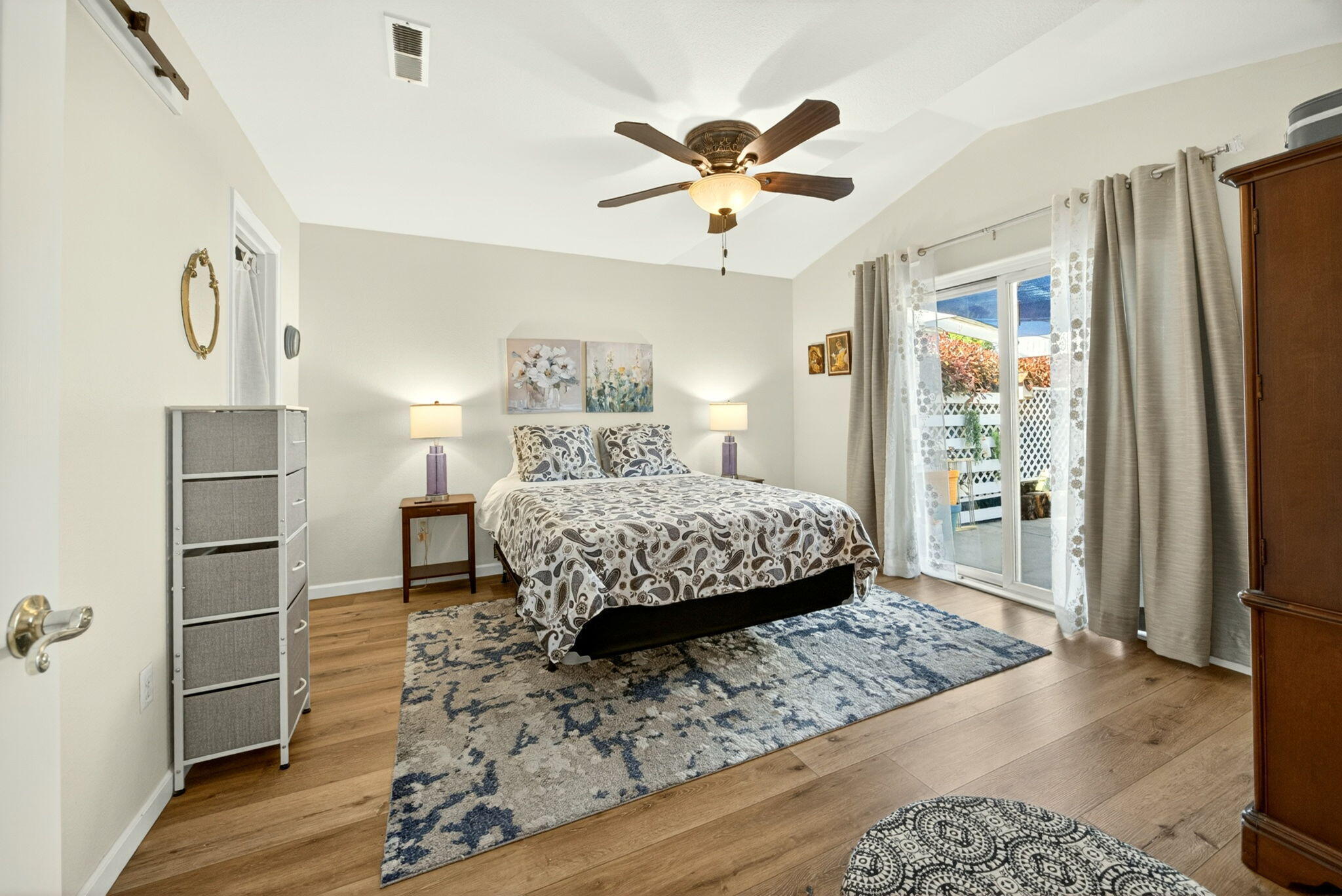 1224 North Modoc Avenue, Unit 33 Medford, OR 97504 - Photo 17 of 31 17-Main Level Primary Room