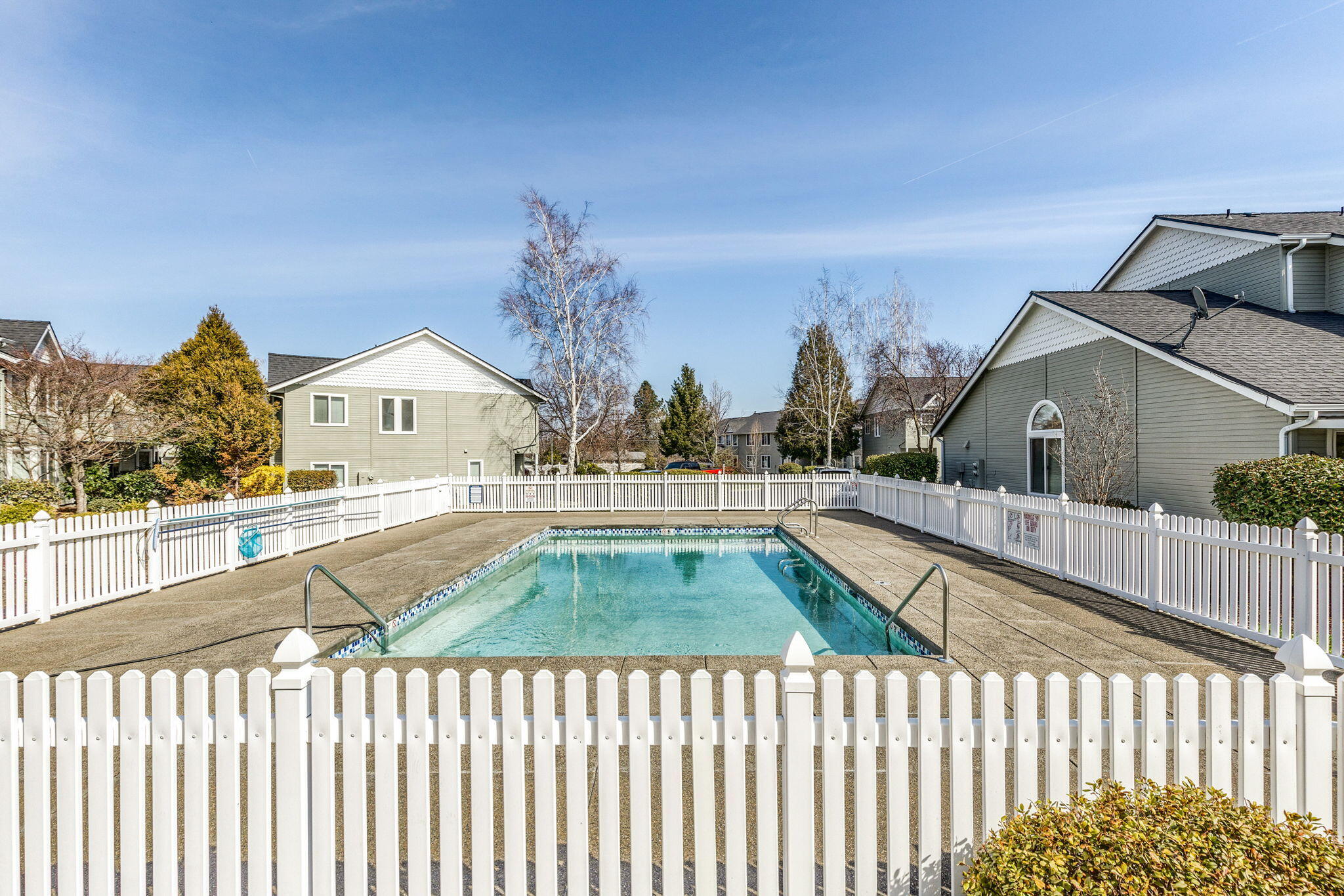 1224 North Modoc Avenue, Unit 33 Medford, OR 97504 - Photo 30 of 31 30-Community Pool