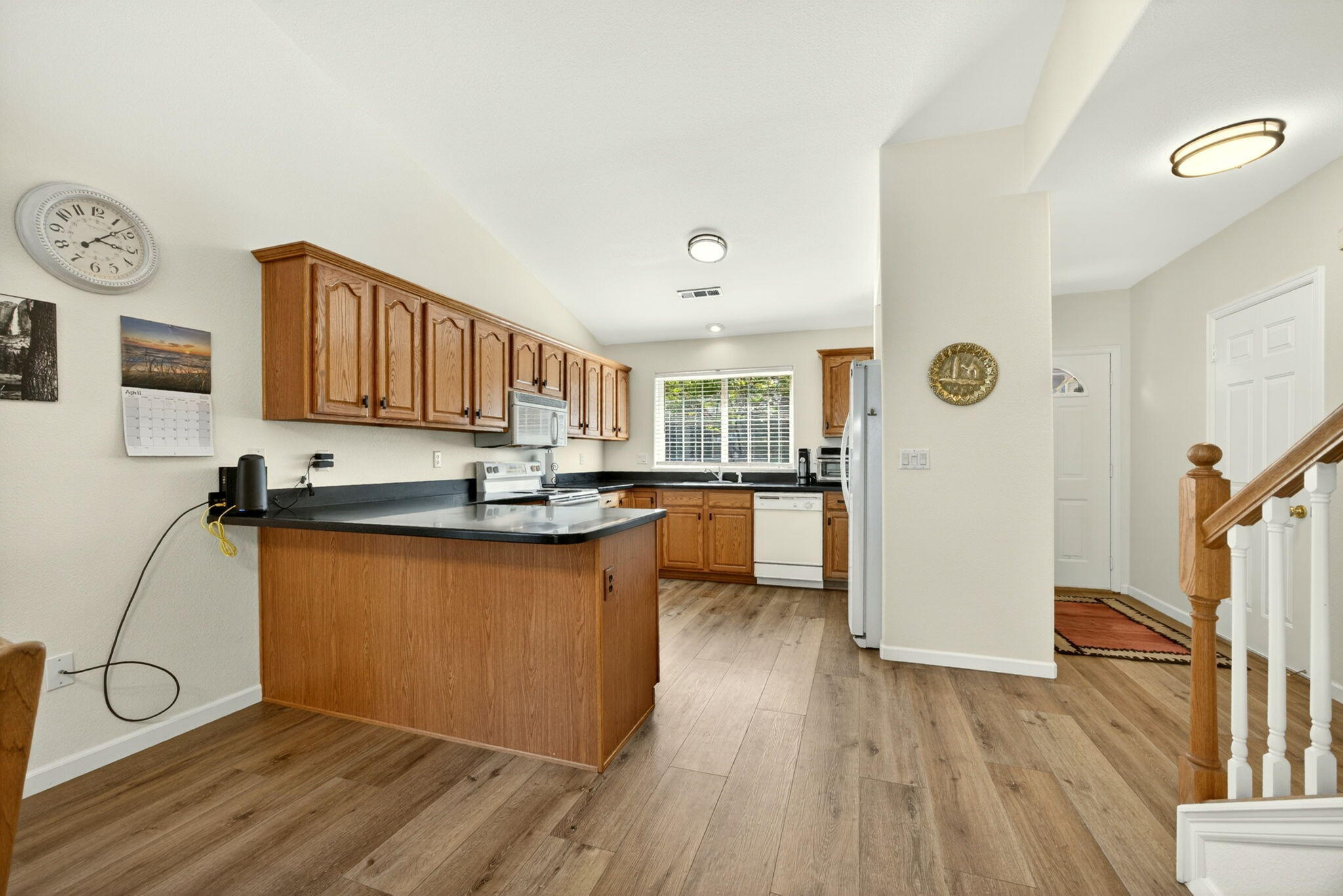1224 North Modoc Avenue, Unit 33 Medford, OR 97504 - Photo 10 of 31 10-Kitchen