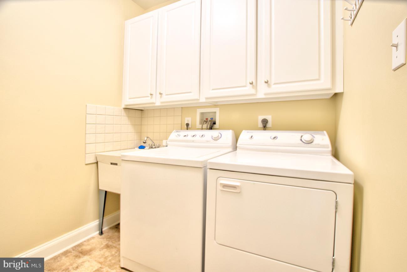 816 Shadebrush Ridge Road West Chester, PA 19382 - Photo 27 of 44 a utility room with dryer and washer