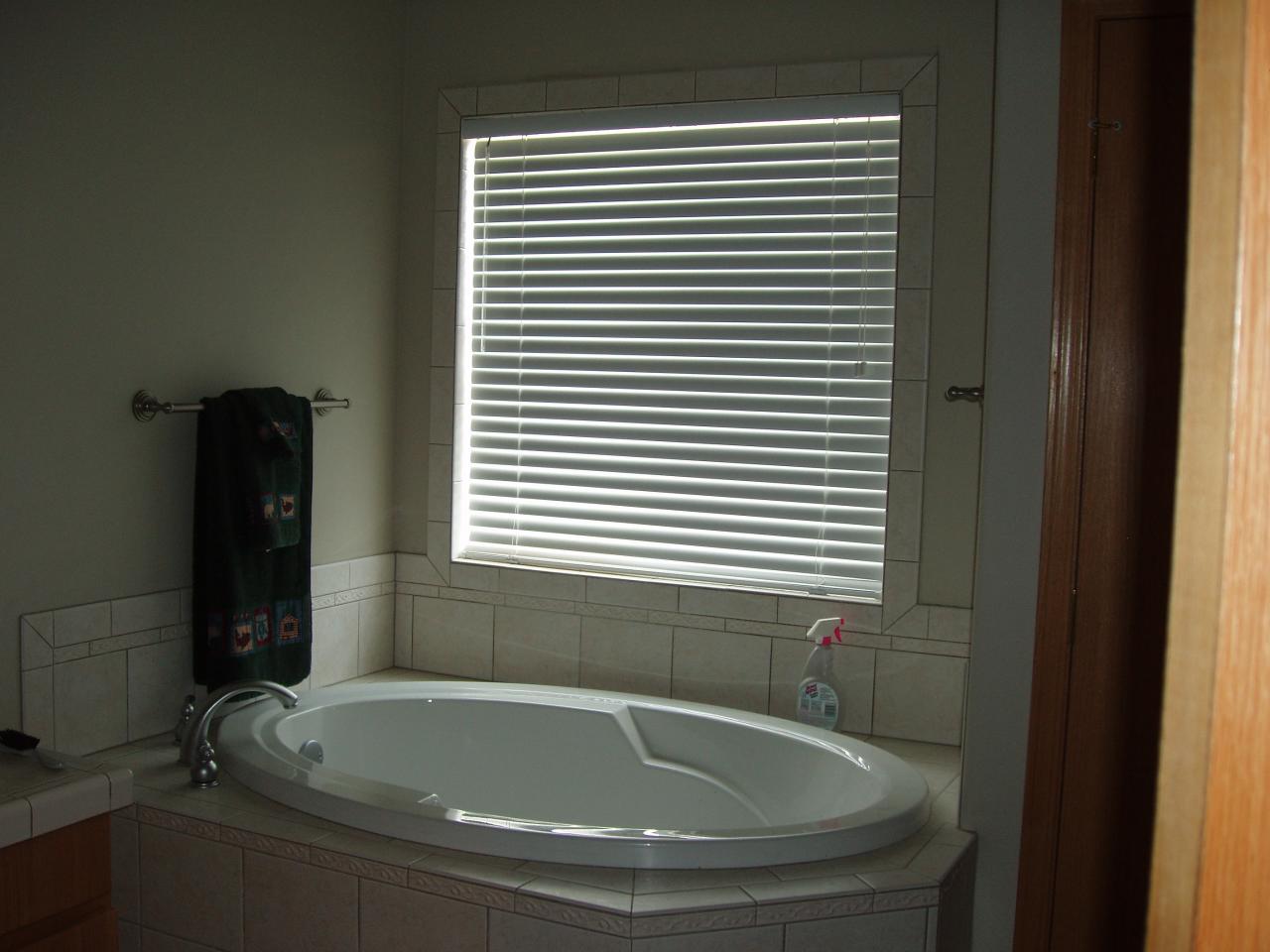 5543 Lateral A Road Wapato, WA 98951 - Photo 11 of 19 a bathroom with a bathtub and a window