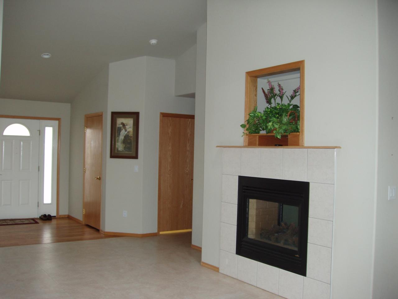5543 Lateral A Road Wapato, WA 98951 - Photo 5 of 19 an empty room with windows and hallway