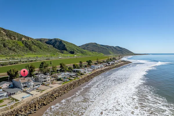 a view of an outdoor space