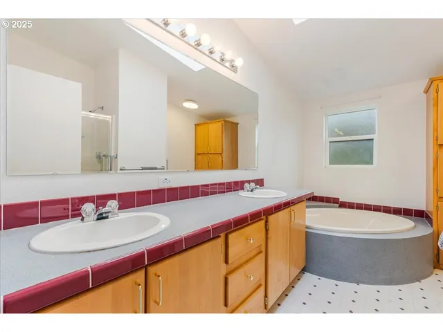 $799,900 | 34117 Santiam Highway Southeast, Lebanon, OR 97355