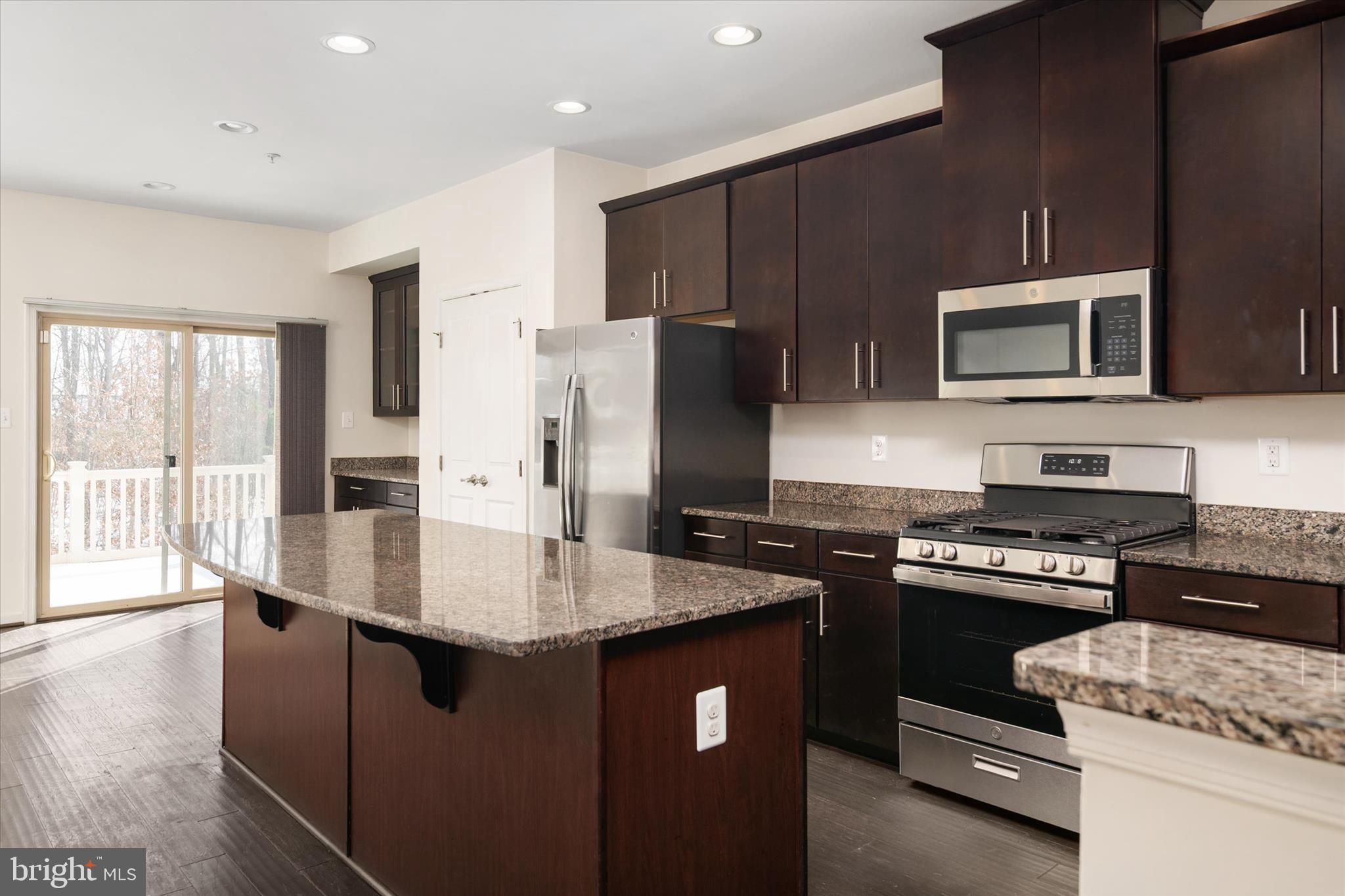 7627 Hamilton Crossing Hanover, MD 21076 - Photo 10 of 34 modern appliances