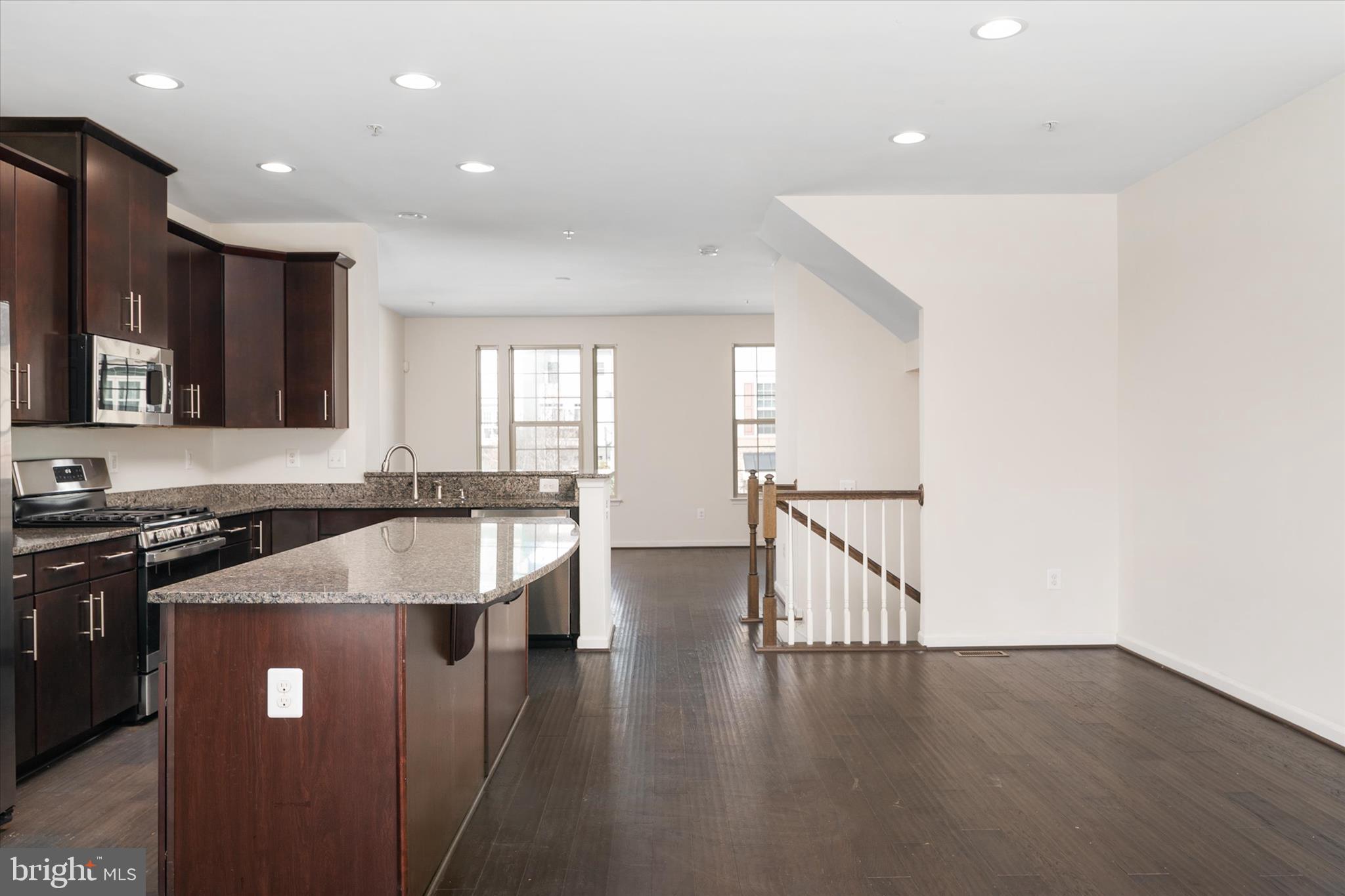 7627 Hamilton Crossing Hanover, MD 21076 - Photo 14 of 34 lots of natural light