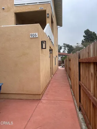 $3,300 | 916 Sandpiper Court, Unit B, Ventura, CA 93001