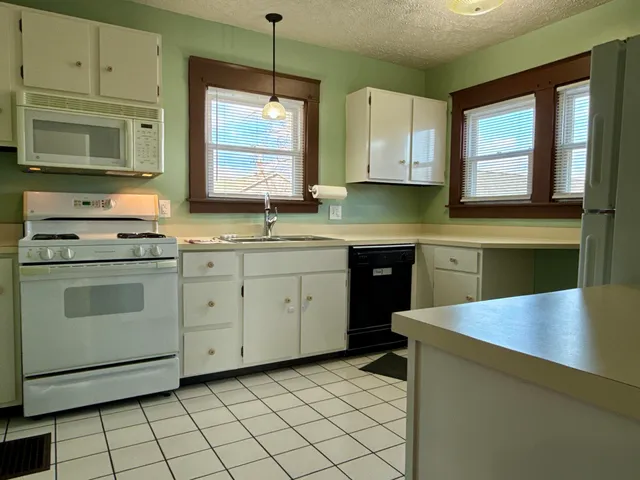 $175,000 | 1920 Schoolcraft Street, Holt, MI 48842