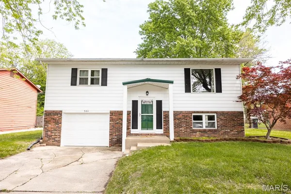 $149,900 | 504 Joseph Drive, Fairview Heights, IL 62208