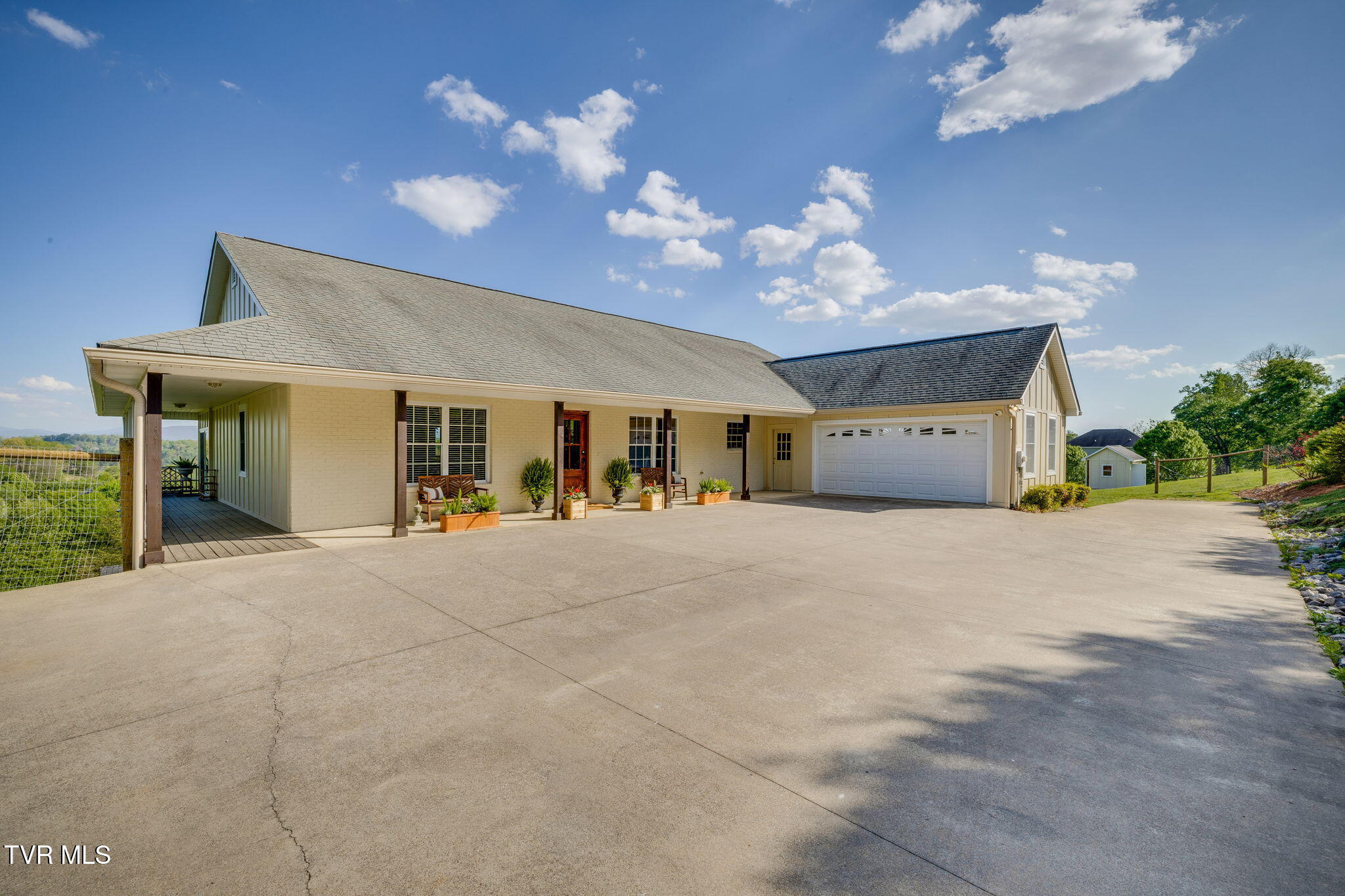 304 Michaels Ridge Boulevard Johnson City, TN 37615 - Photo 2 of 54 001