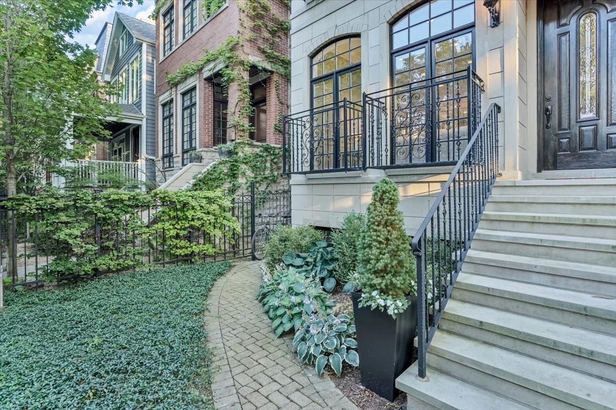 1445 West Wolfram Street Chicago, IL 60657 - Photo 3 of 69