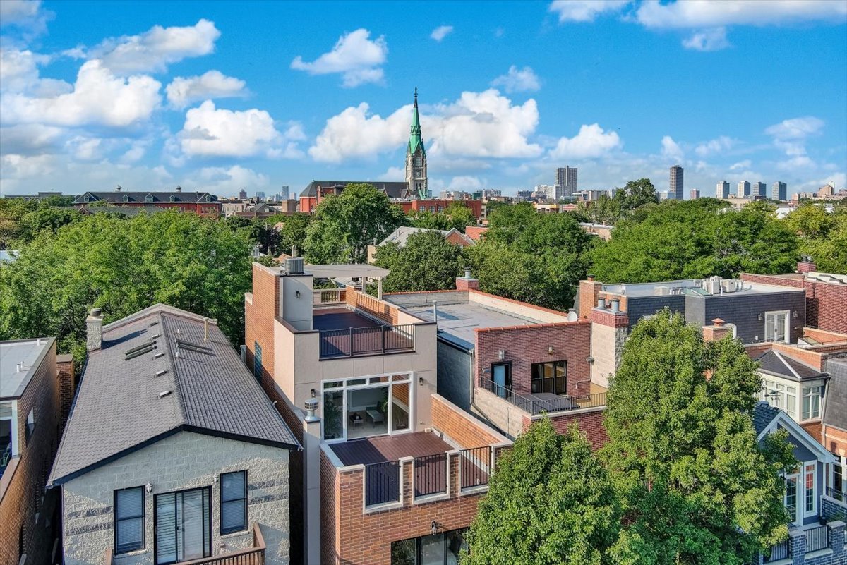 1445 West Wolfram Street Chicago, IL 60657 - Photo 66 of 69 an aerial view of multiple houses with a yard