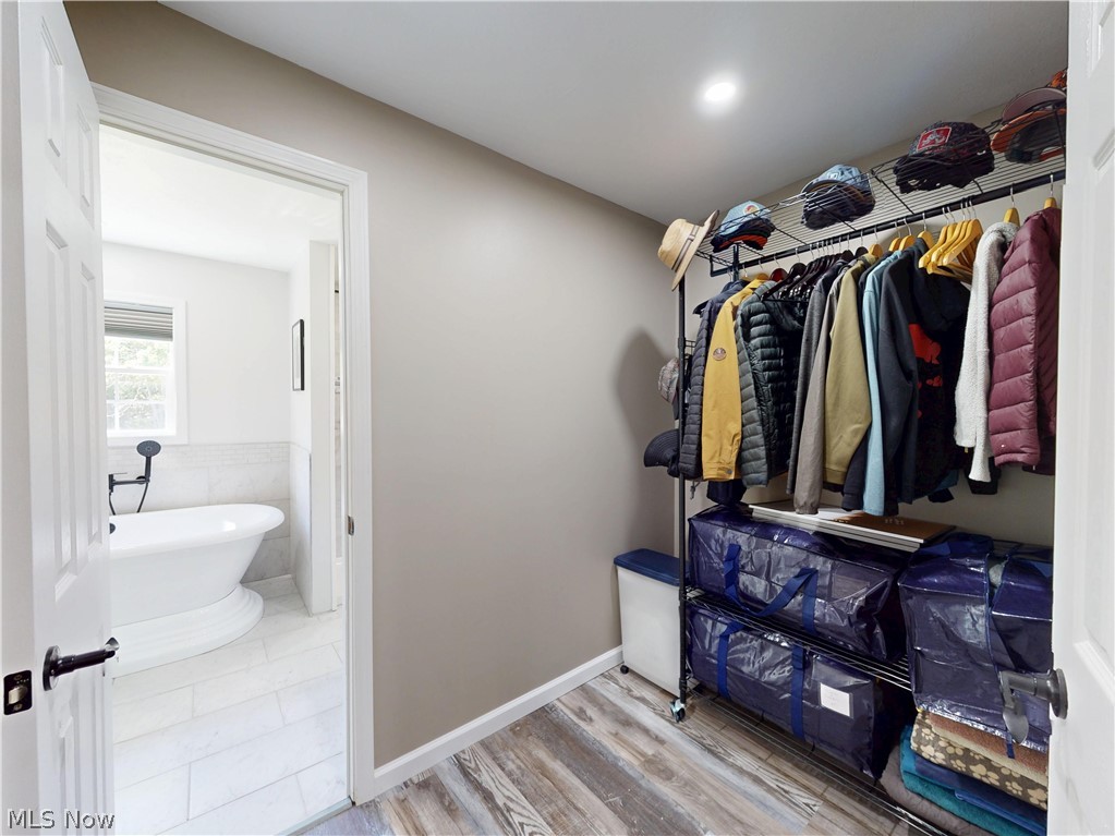 4139 Austin Road Geneva, OH 44041 - Photo 24 of 41 Walk in closet of Primary Suite