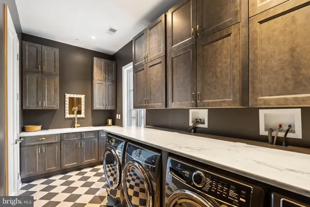 $10,500,000 | 8913 Holly Leaf Lane, Bethesda, MD 20817