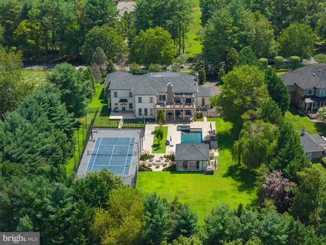 $10,500,000 | 8913 Holly Leaf Lane, Bethesda, MD 20817