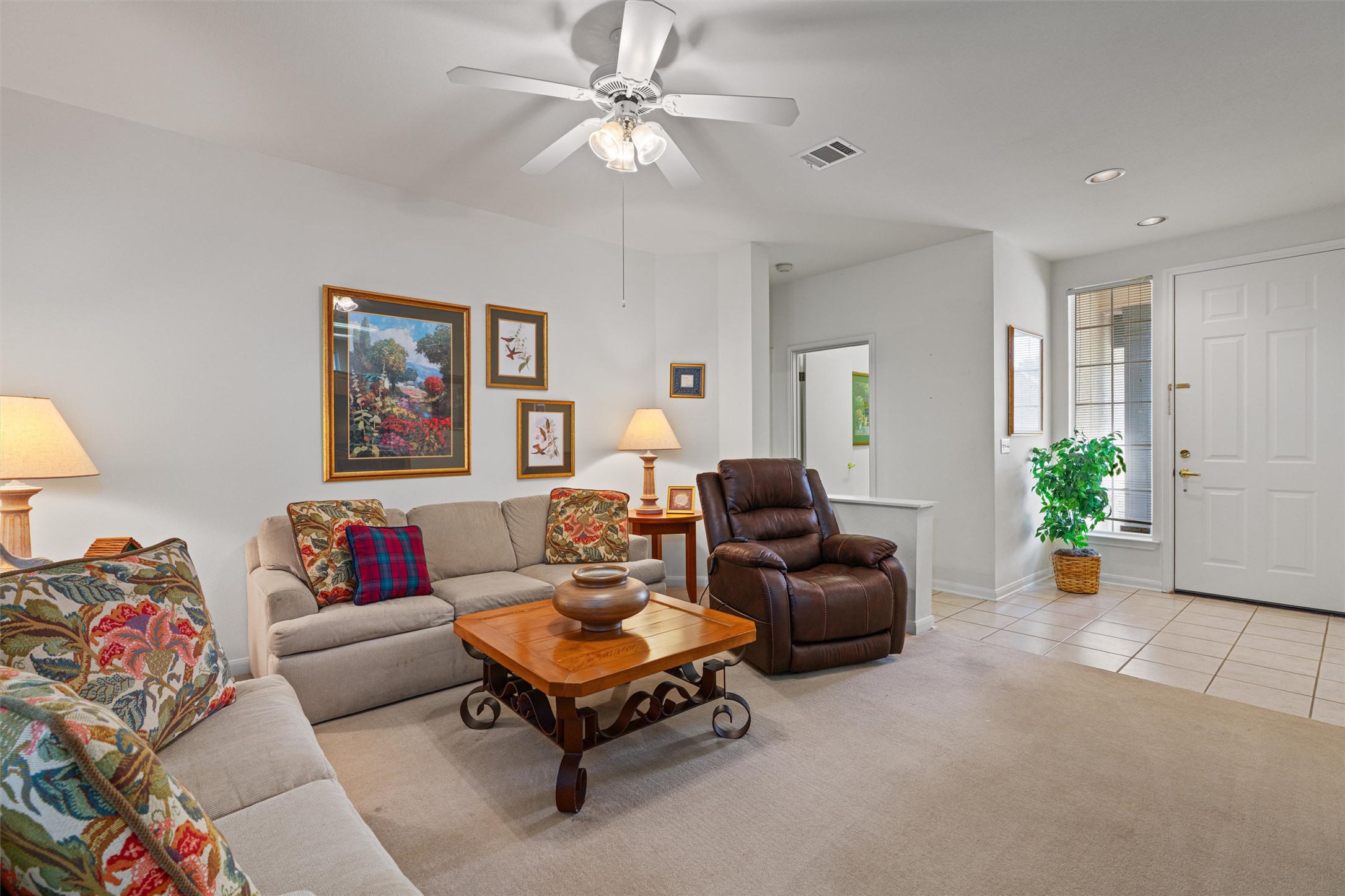 121 Larkspur Lane Georgetown, TX 78633 - Photo 5 of 28 a living room with furniture and a potted plant