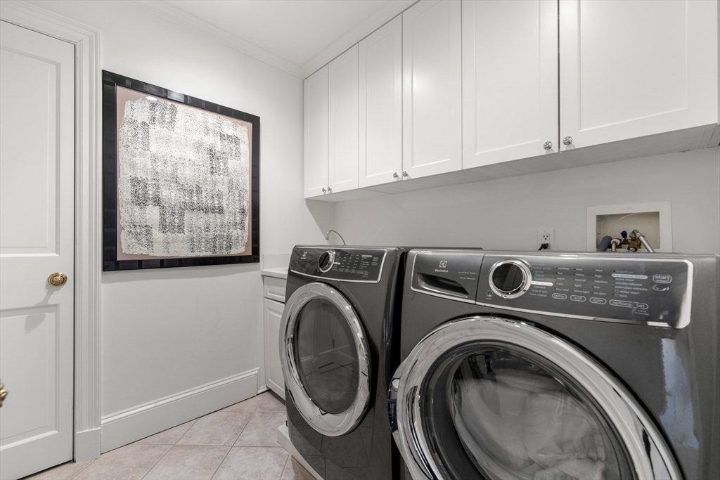 3 Commonwealth Avenue, Unit 1 Boston, MA 02116 - Photo 23 of 30 a utility room with dryer and washer