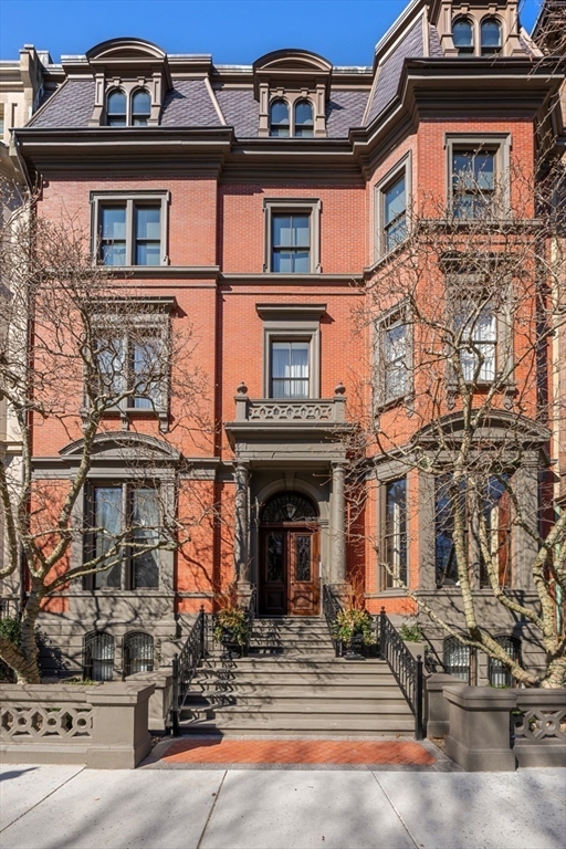 3 Commonwealth Avenue, Unit 1 Boston, MA 02116 - Photo 27 of 30 a front view of a building with many windows