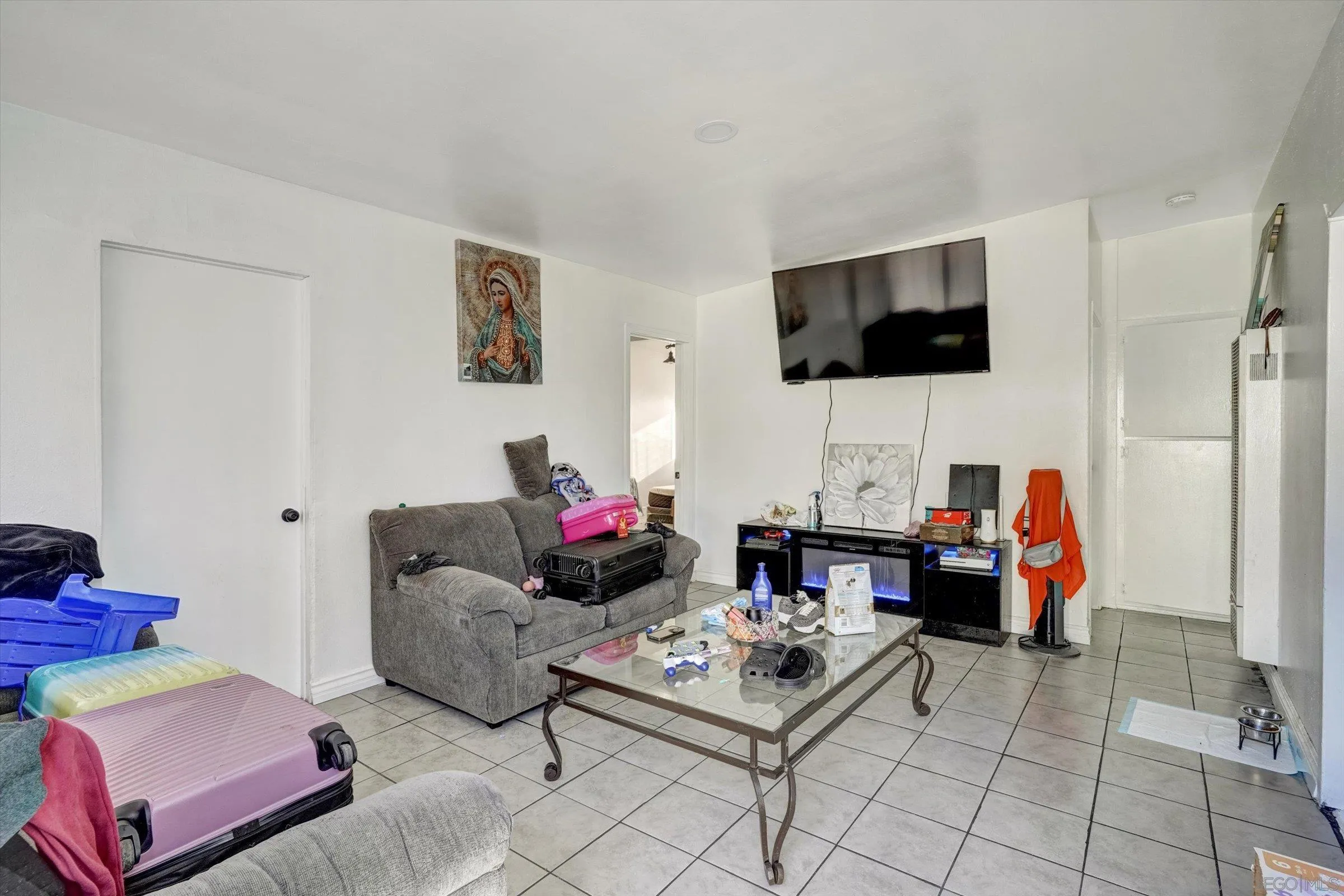 10260 Cook Avenue Riverside, CA 92503 - Photo 19 of 32 a living room with furniture and a flat screen tv