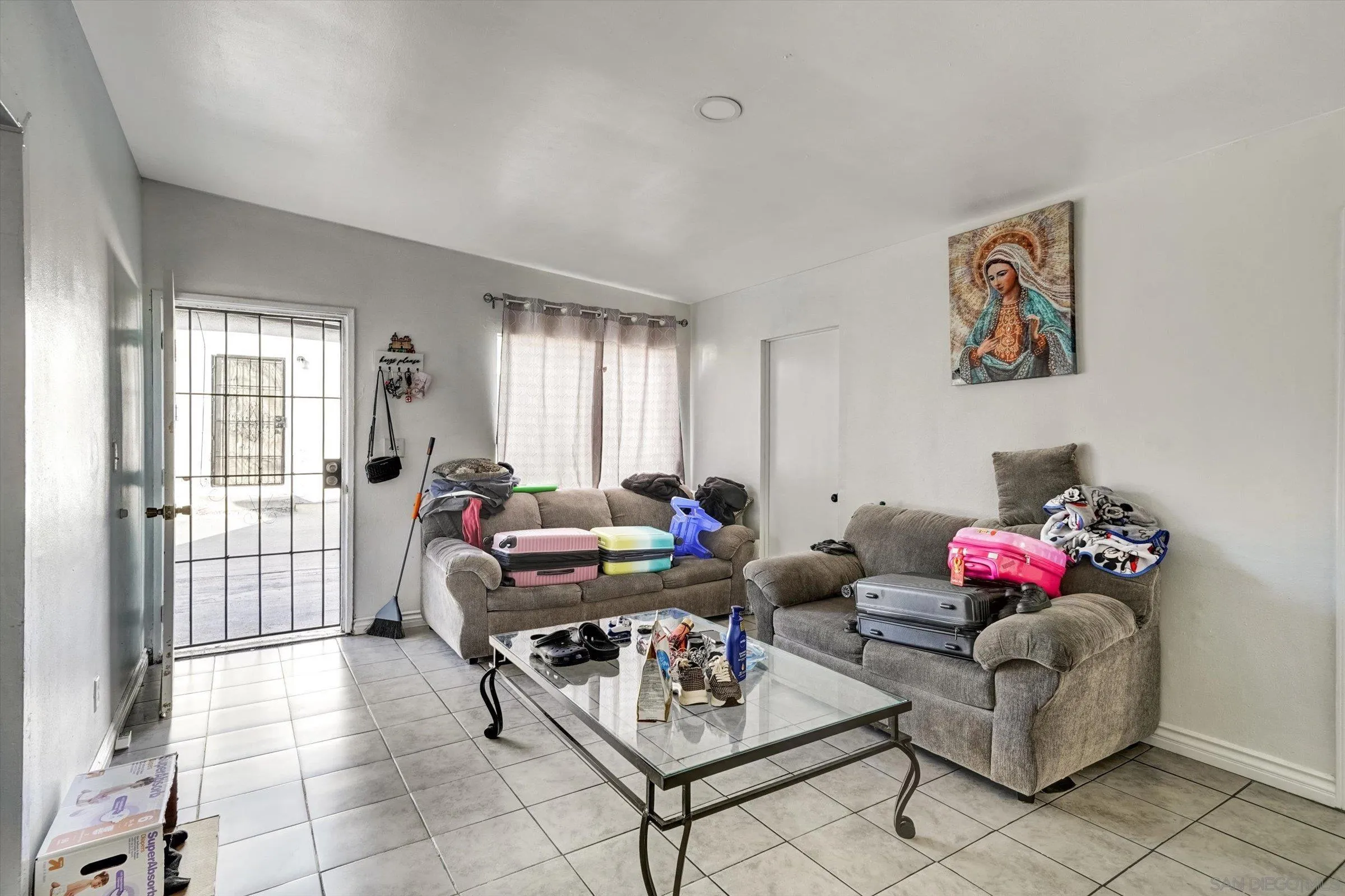 10260 Cook Avenue Riverside, CA 92503 - Photo 20 of 32 a living room with furniture and flowers