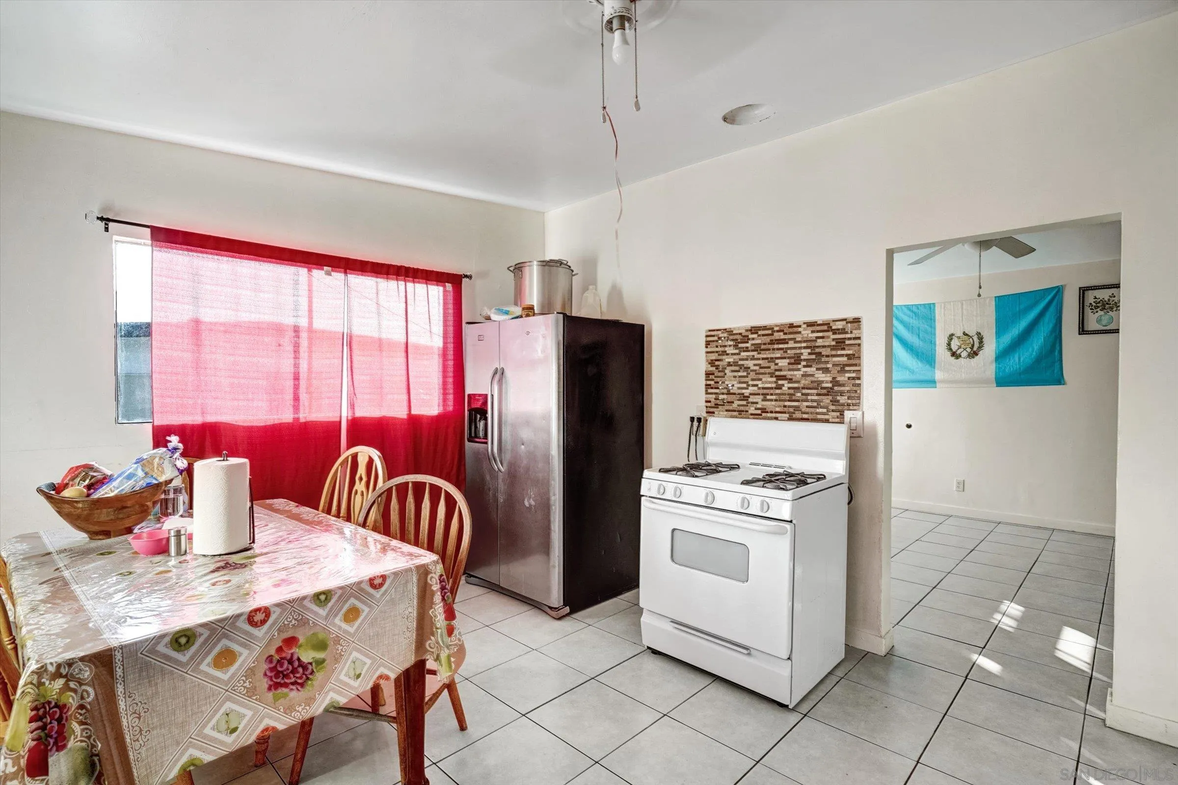 10260 Cook Avenue Riverside, CA 92503 - Photo 29 of 32 a kitchen with a stove a refrigerator and a dining table