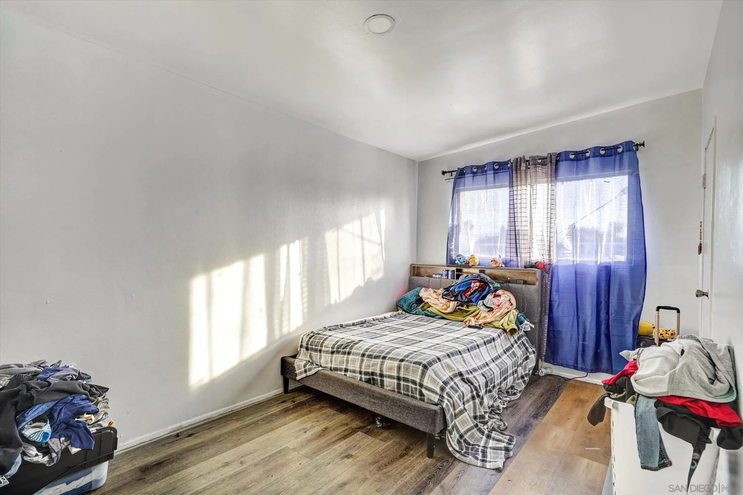 10260 Cook Avenue Riverside, CA 92503 - Photo 30 of 32 a bedroom with a bed and a window