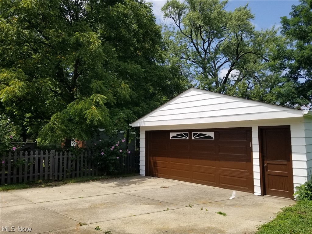 5671 Wellington Road Cleveland, OH 44124 - Photo 24 of 26 View of garage