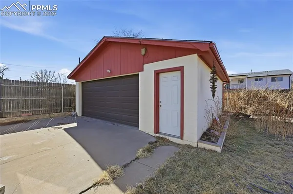 $237,500 | 2609 Ridgewood Lane, Pueblo, CO 81005